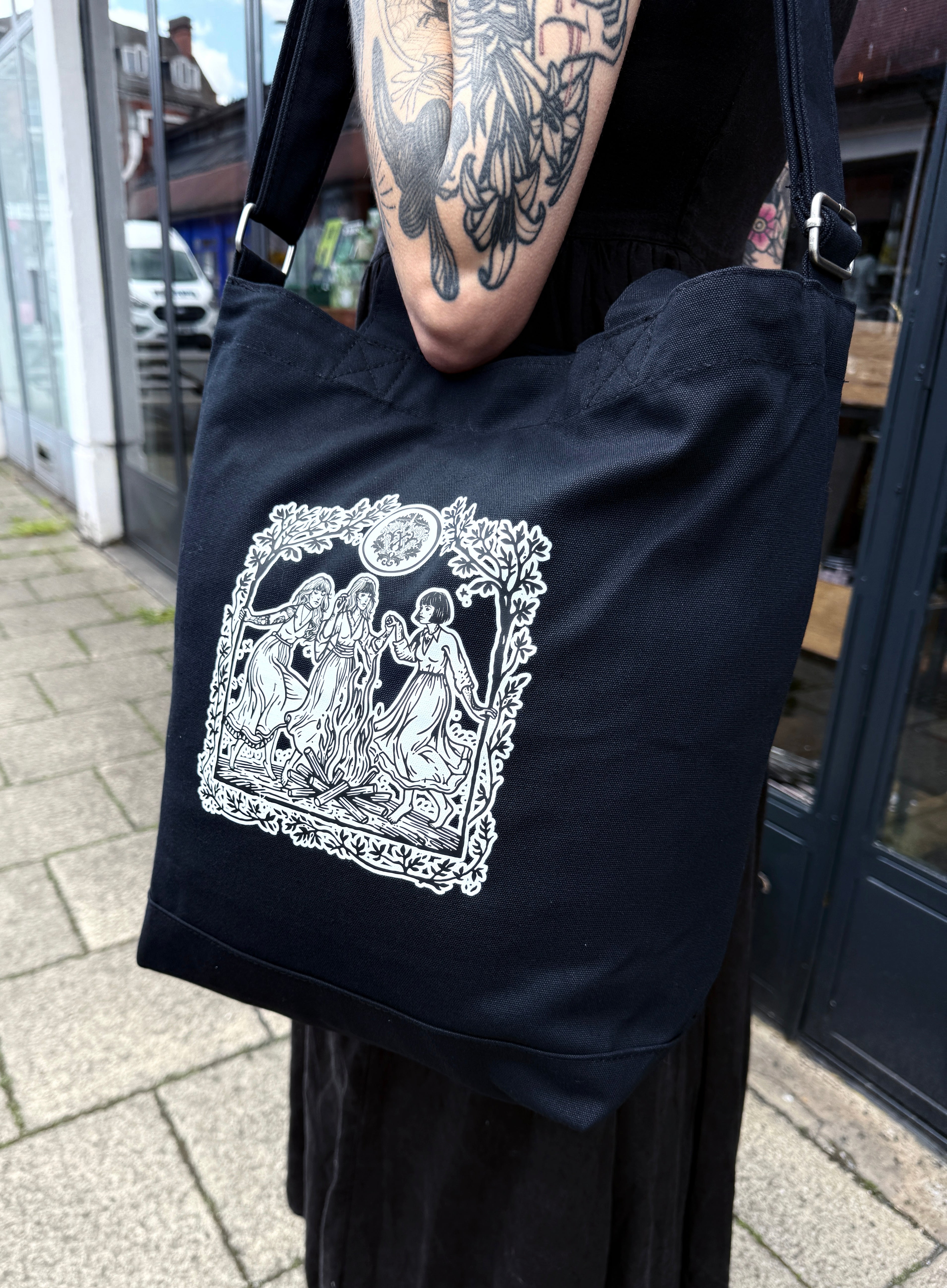 3 Witches Tote Bag
