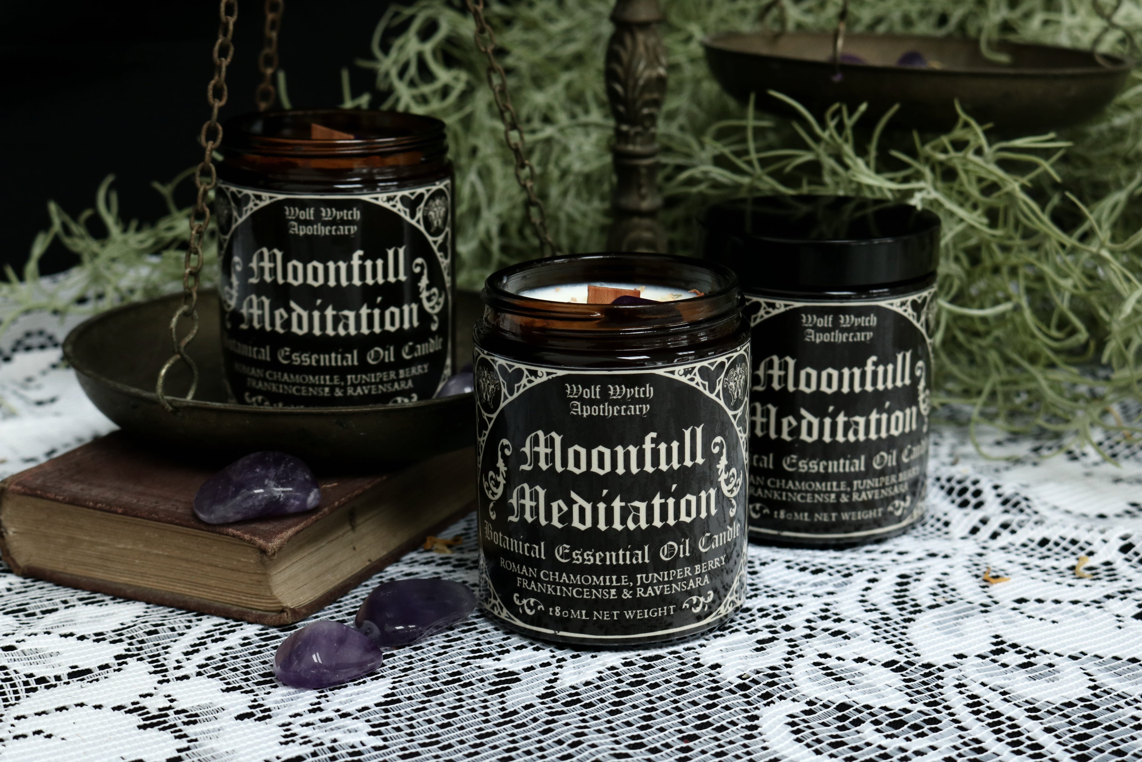 Moonfull Meditation Botanical Candle | Chamomile, Juniper Berry, Frankincense, Ravensara