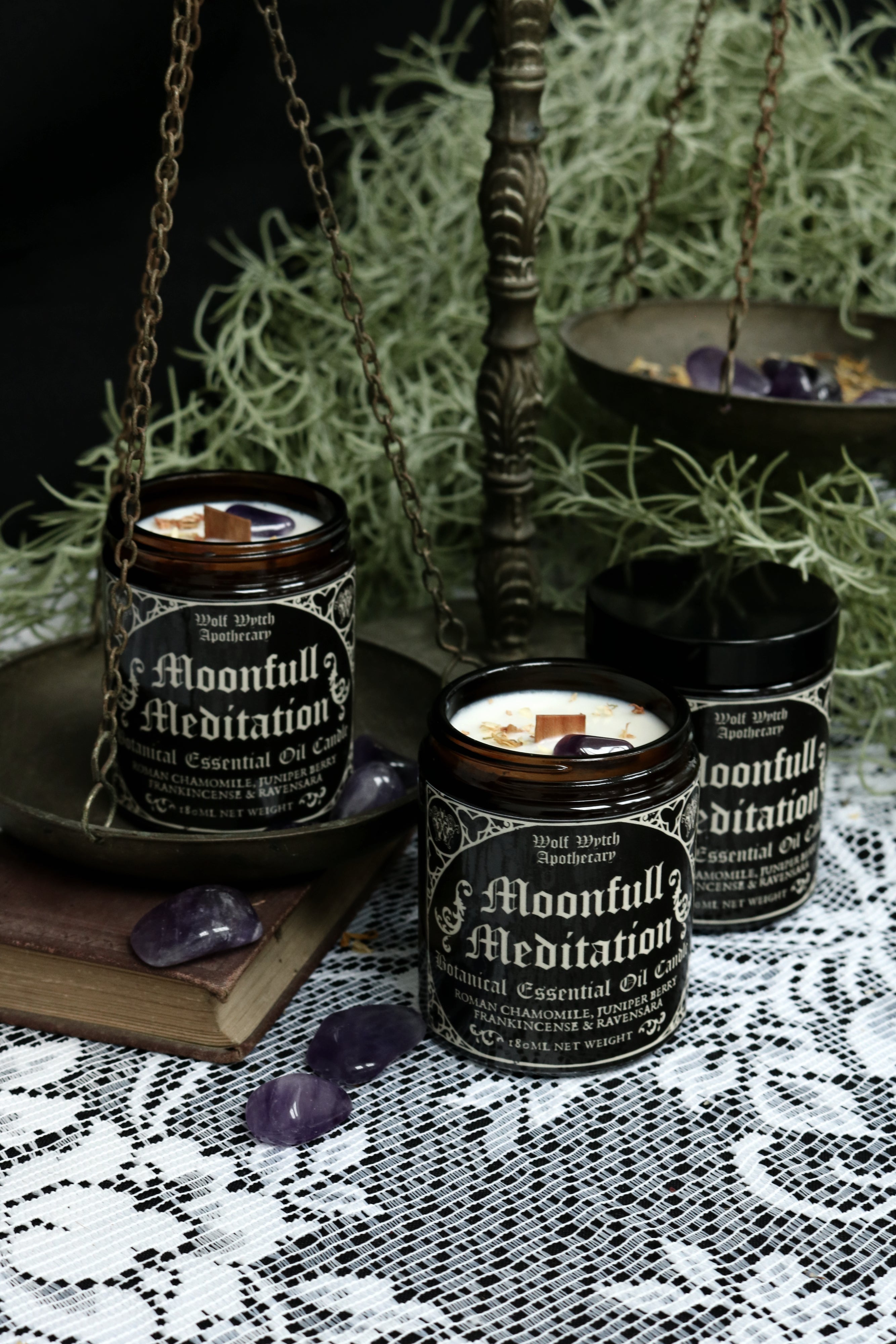 Moonfull Meditation Botanical Candle | Chamomile, Juniper Berry, Frankincense, Ravensara