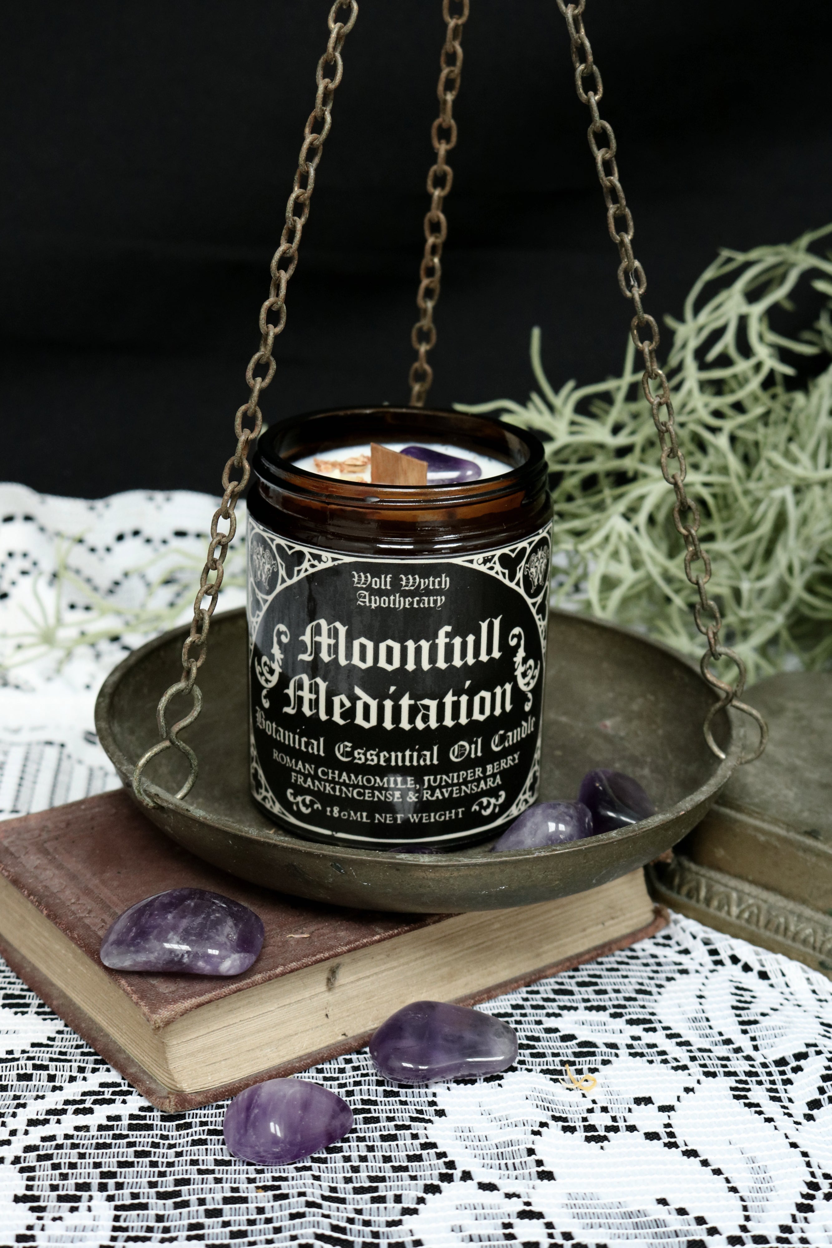 Moonfull Meditation Botanical Candle | Chamomile, Juniper Berry, Frankincense, Ravensara