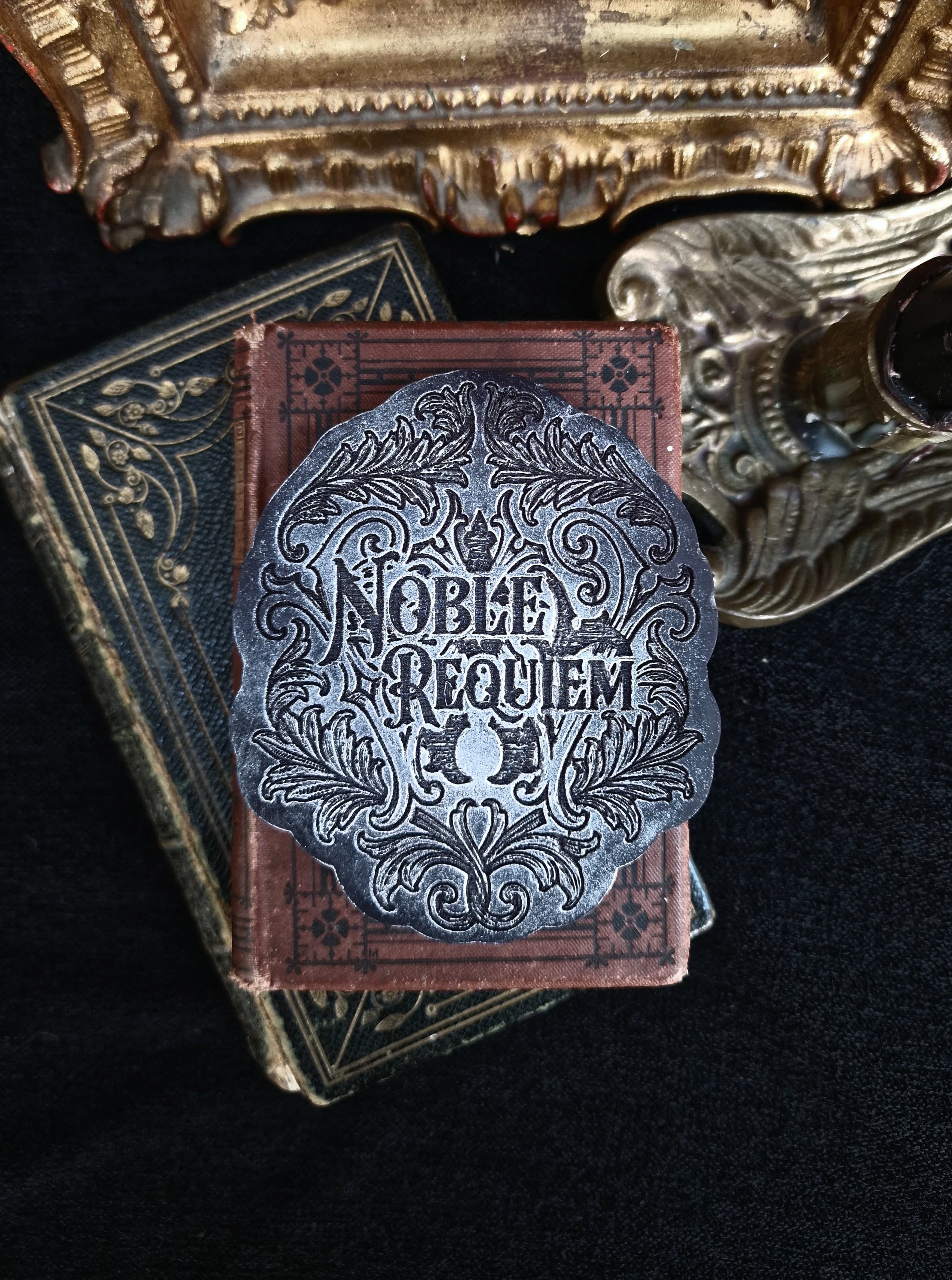 Noble Requiem Monogram Wax Melt