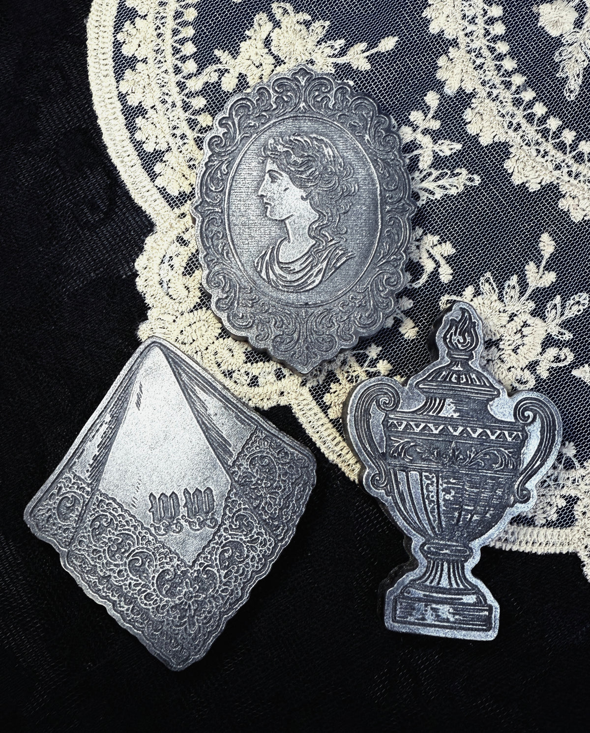 The Mourning Requiem Wax Melts | Black Amber, Moss & Sandalwood