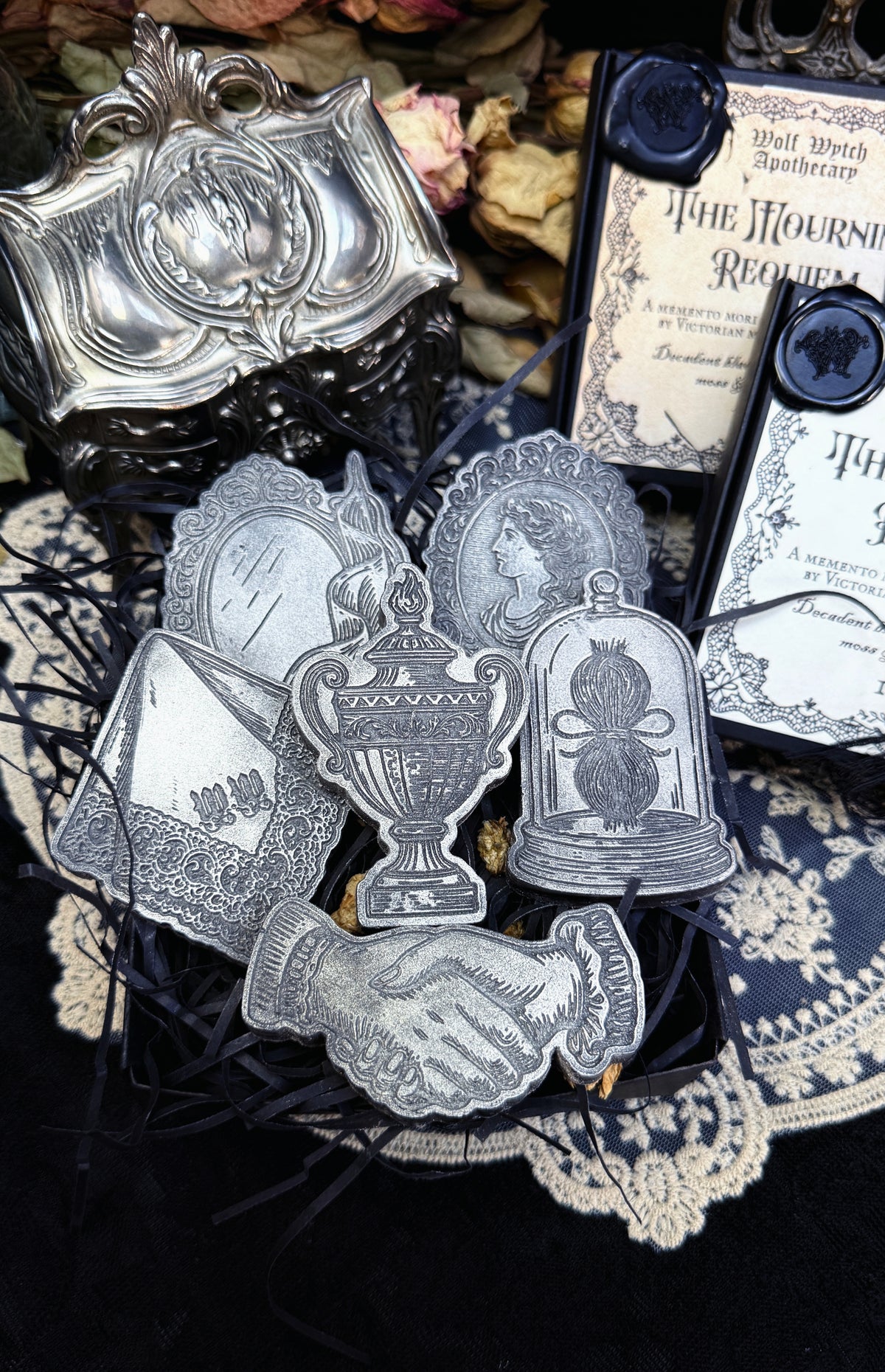 The Mourning Requiem Wax Melts | Black Amber, Moss & Sandalwood