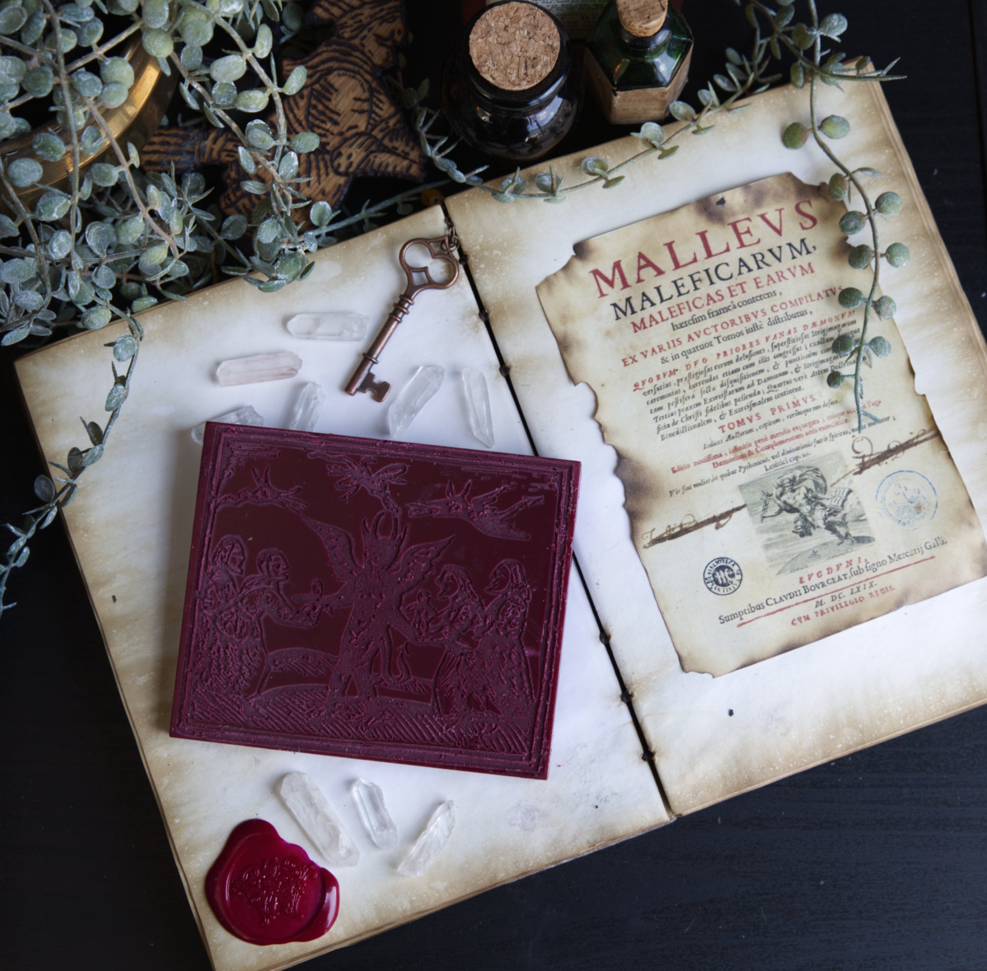 Witches and Woodcuts Snap Bar Set