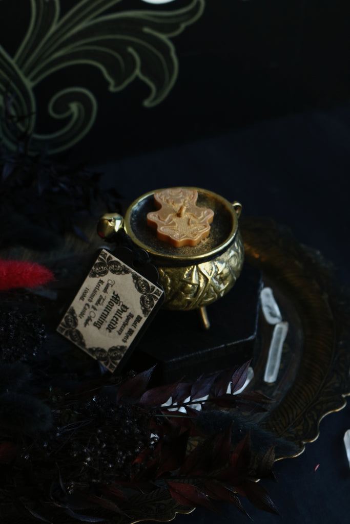 Yuletide Mourning Antique Brass Witches Cauldron Candle 100ml