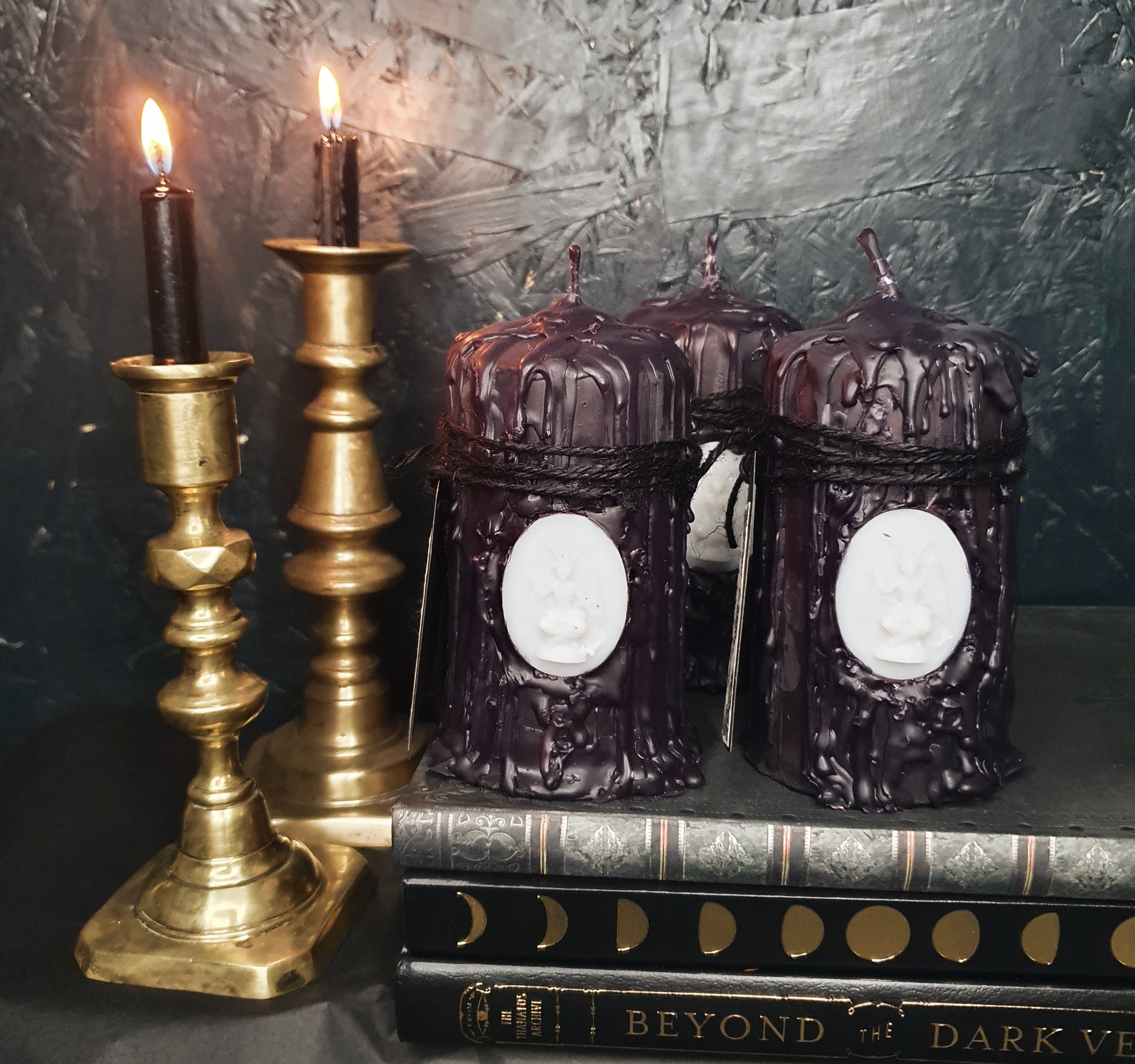 Hallow Ritual 'Weeping' Candle | Tobacco & Honey