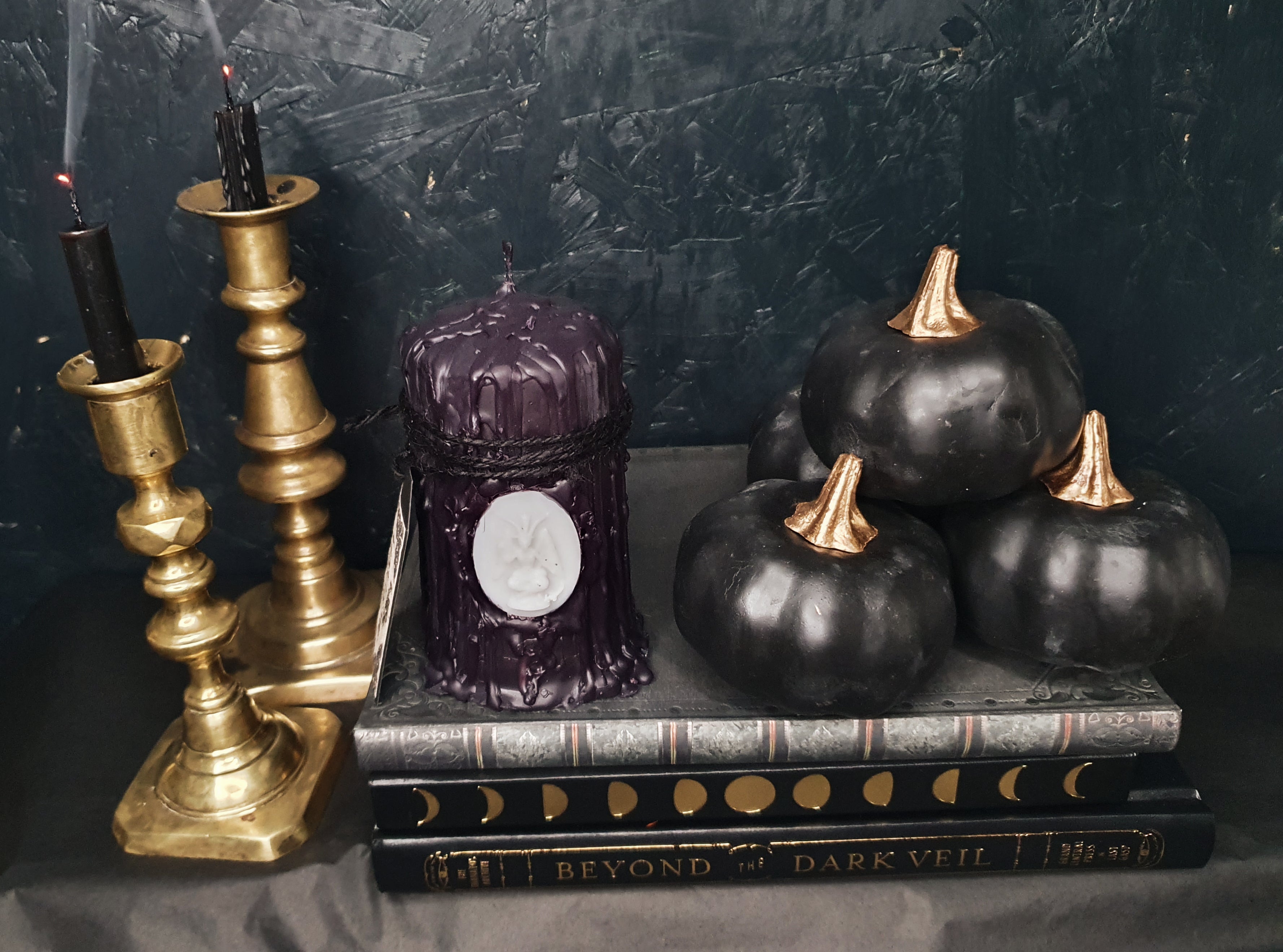 Hallow Ritual 'Weeping' Candle | Tobacco & Honey