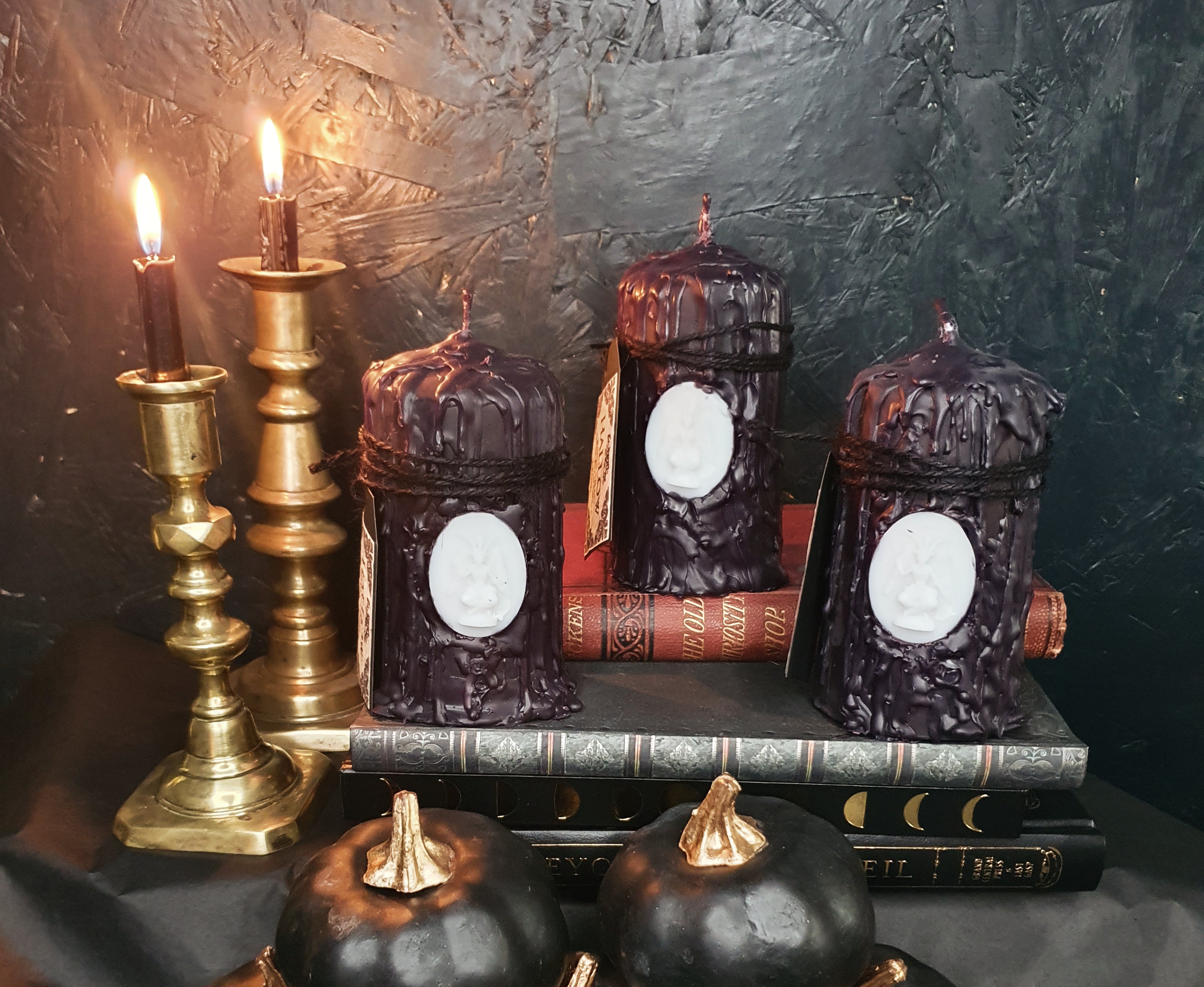 Hallow Ritual 'Weeping' Candle | Tobacco & Honey