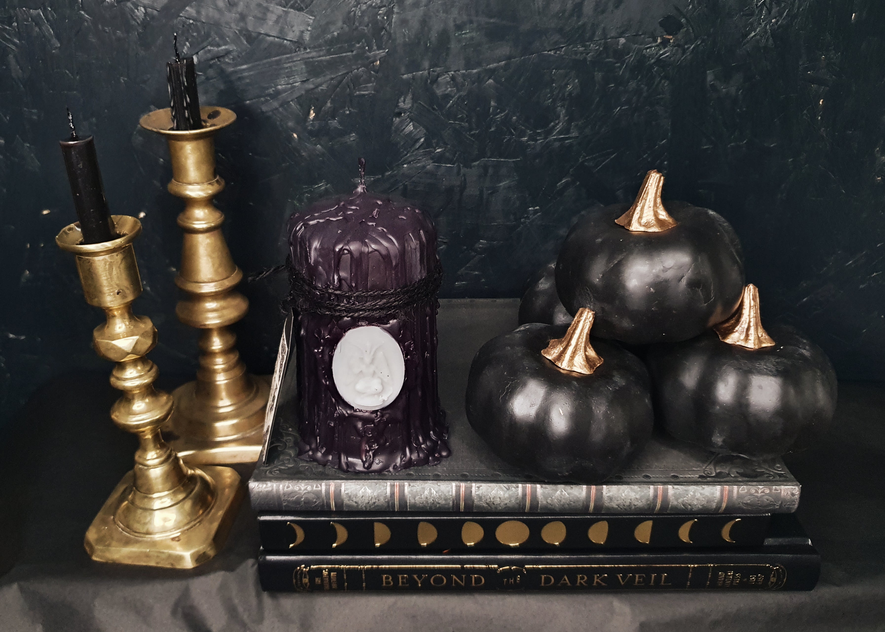 Hallow Ritual 'Weeping' Candle | Tobacco & Honey