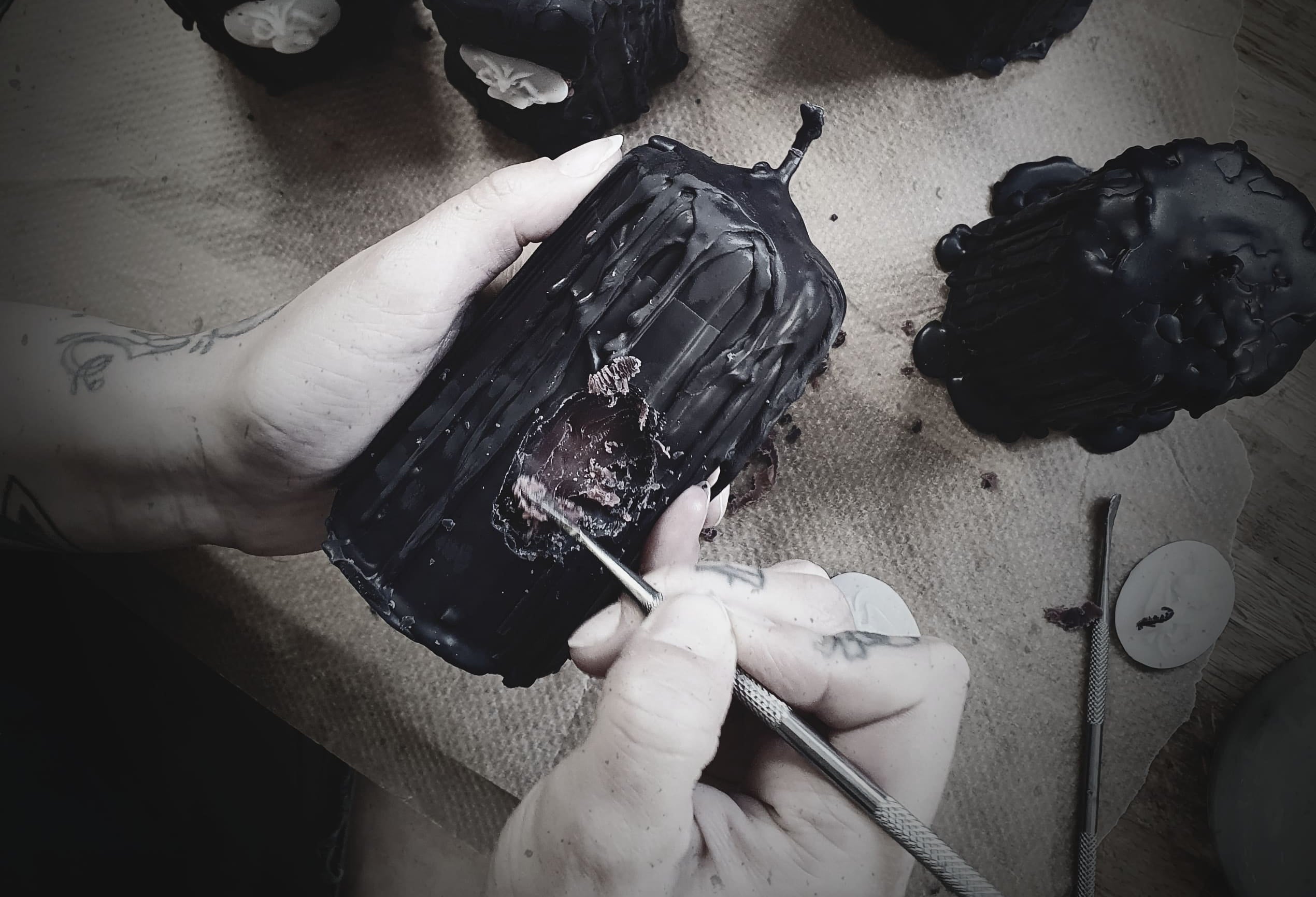 Hallow Ritual 'Weeping' Candle | Tobacco & Honey